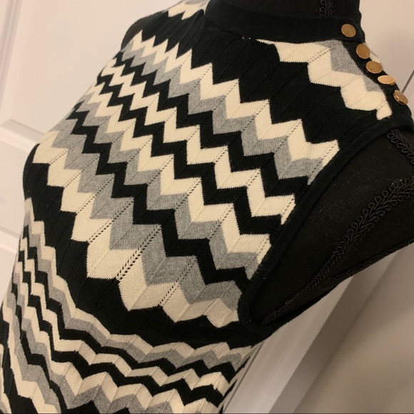 Sleeveless Geometric Print Knit Top - Picture 7 of 11